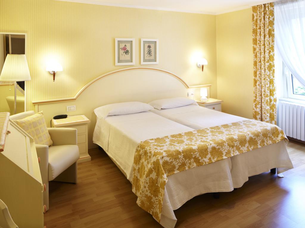 Albergo Milano Snc Ланцо-д’Интельви Номер фото