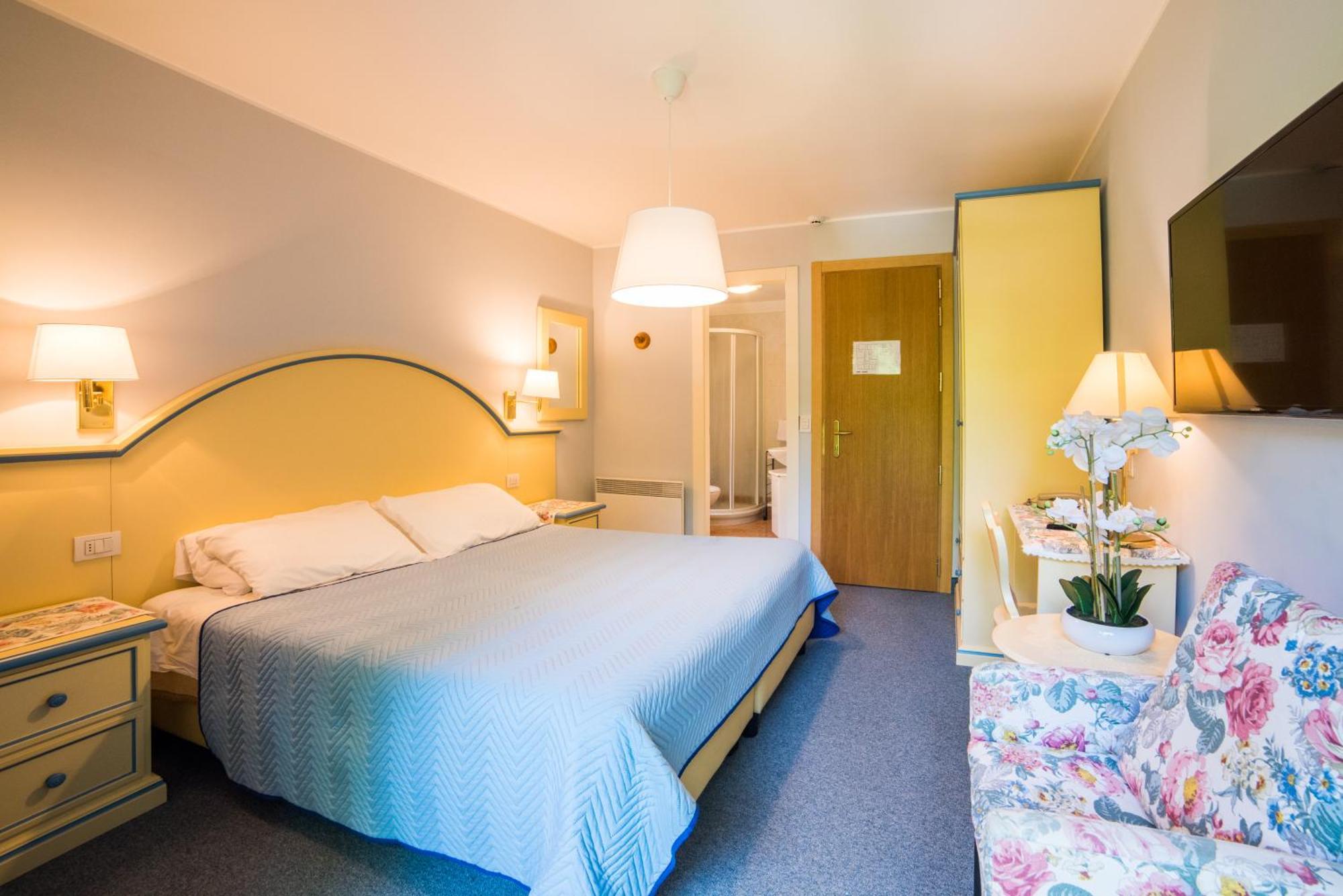 Albergo Milano Snc Ланцо-д’Интельви Экстерьер фото