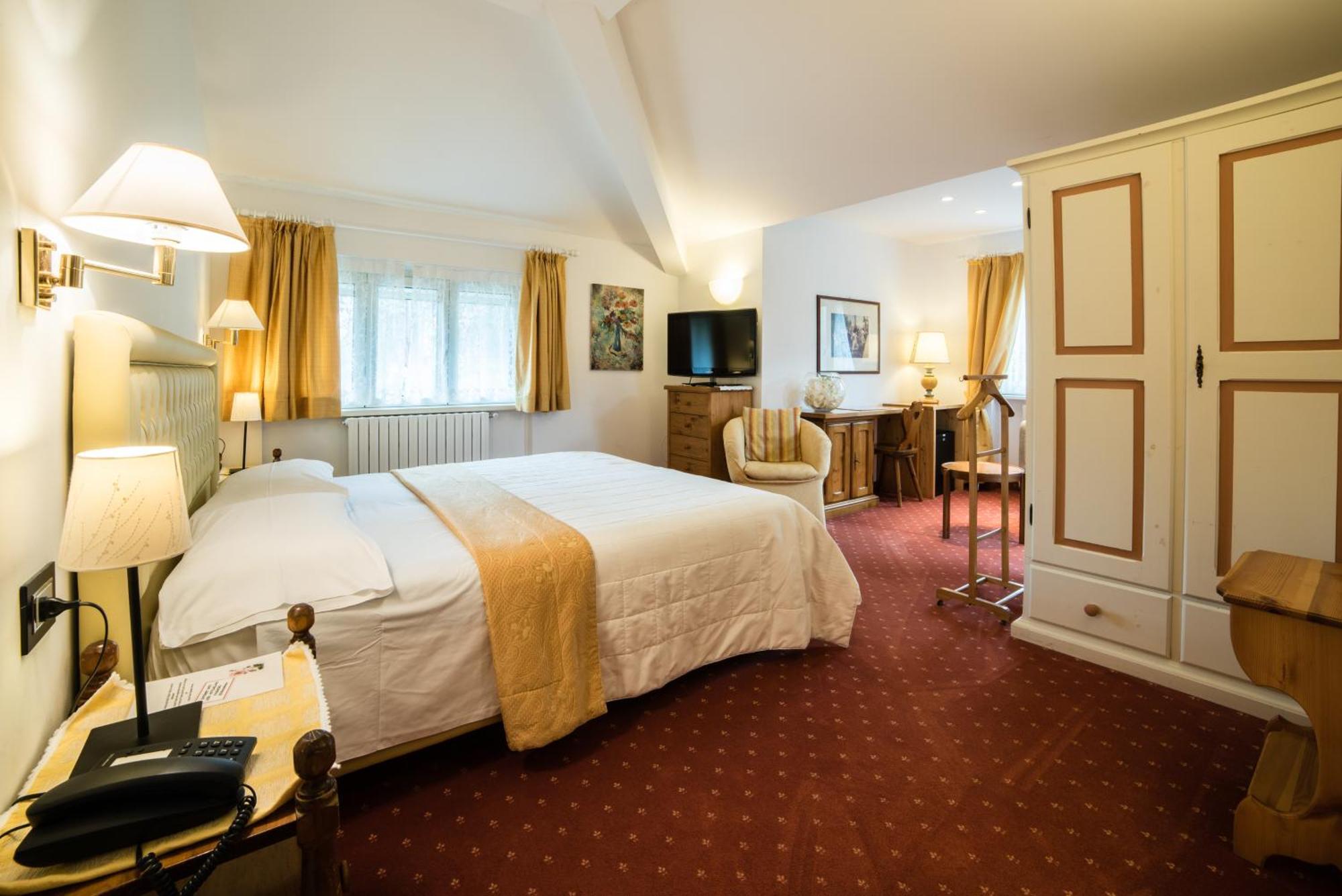 Albergo Milano Snc Ланцо-д’Интельви Экстерьер фото