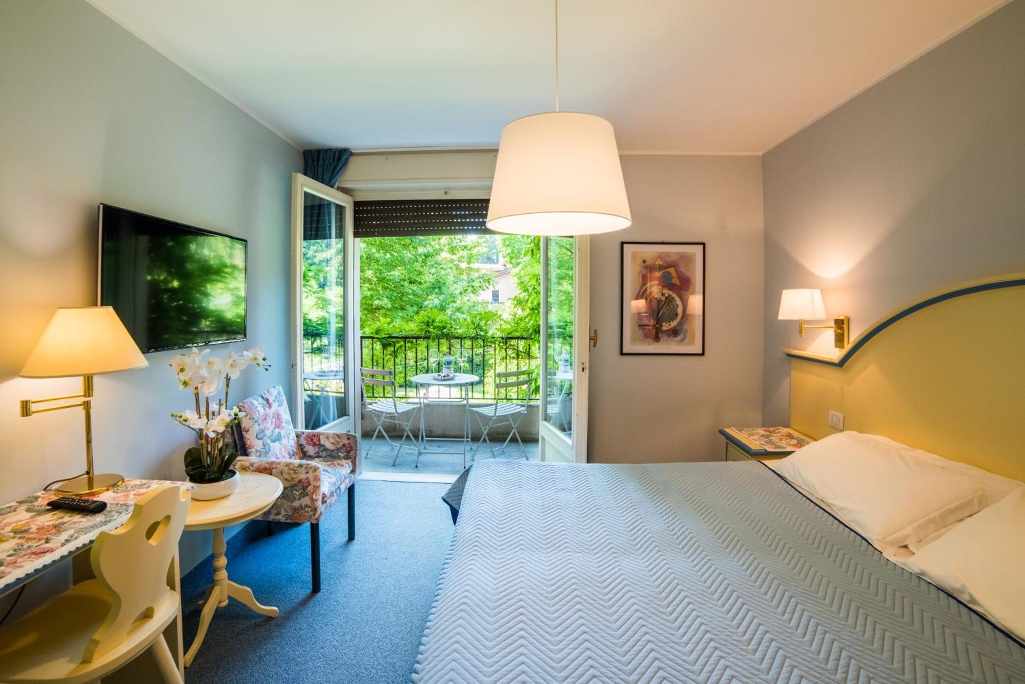 Albergo Milano Snc Ланцо-д’Интельви Экстерьер фото