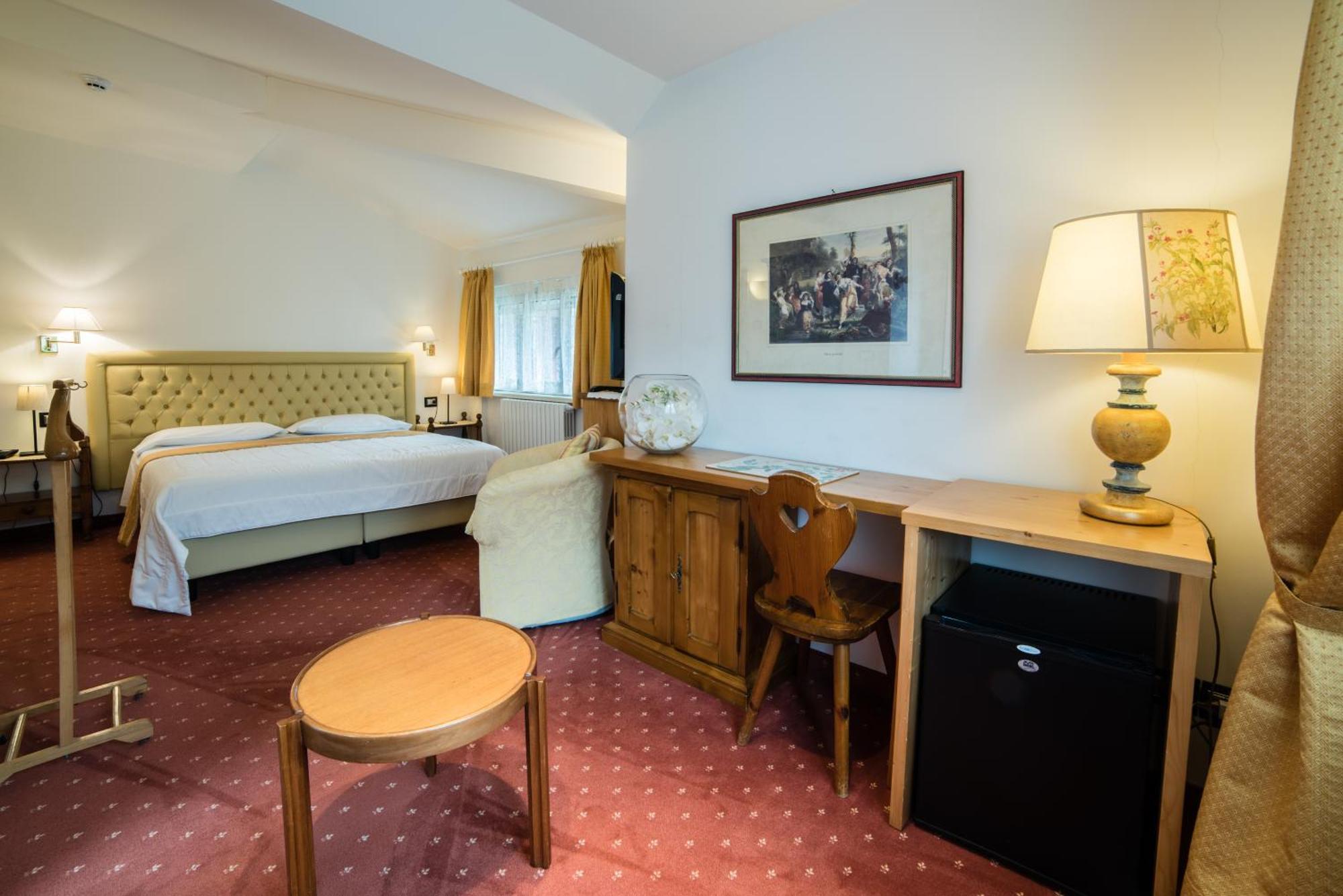 Albergo Milano Snc Ланцо-д’Интельви Экстерьер фото