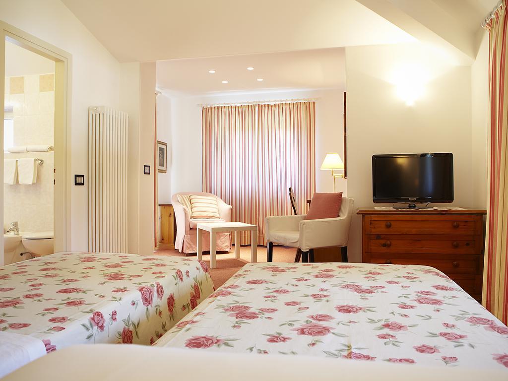 Albergo Milano Snc Ланцо-д’Интельви Номер фото
