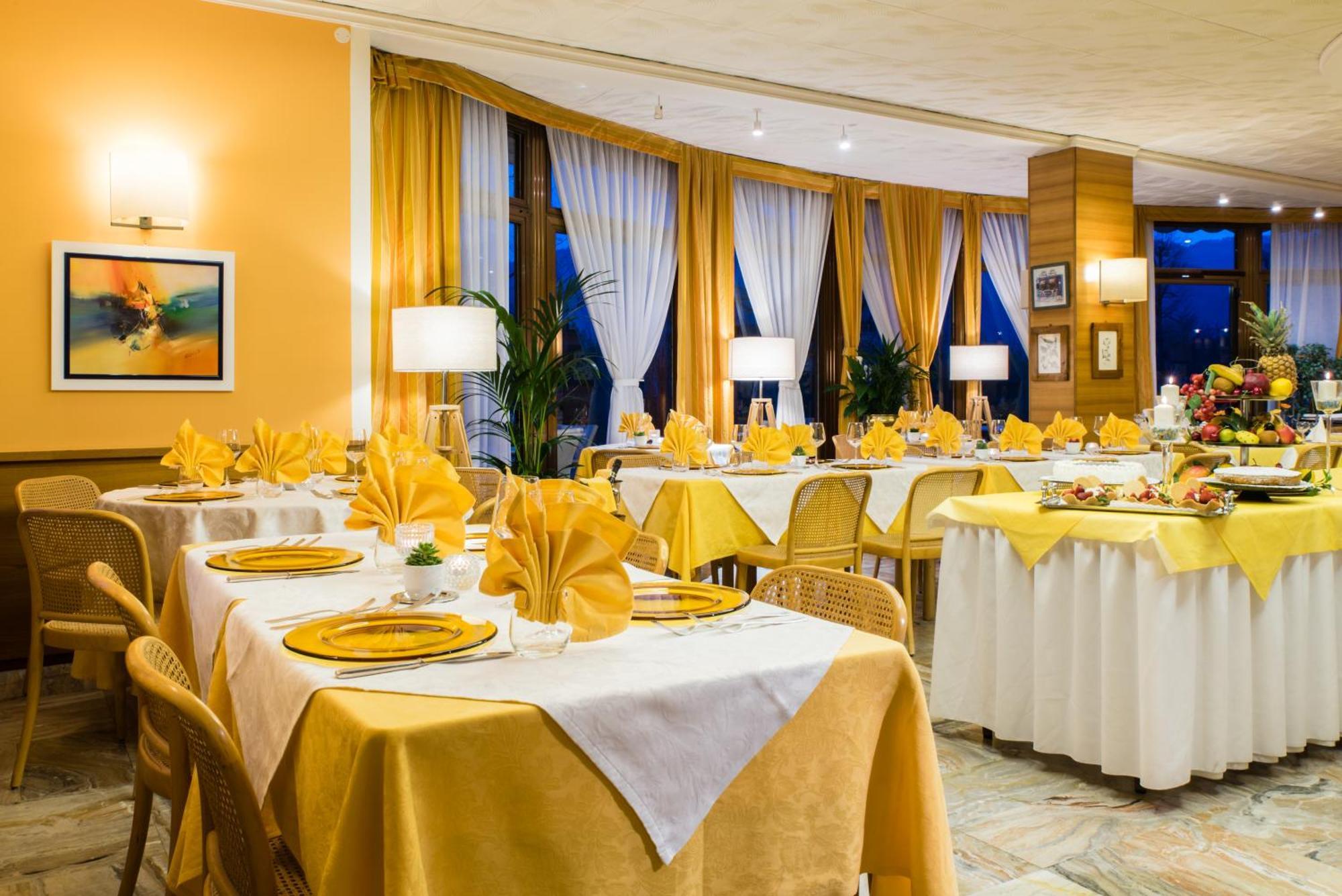 Albergo Milano Snc Ланцо-д’Интельви Экстерьер фото